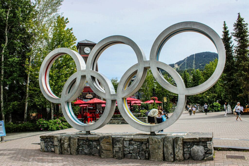 A statue of the olympic rings in a park