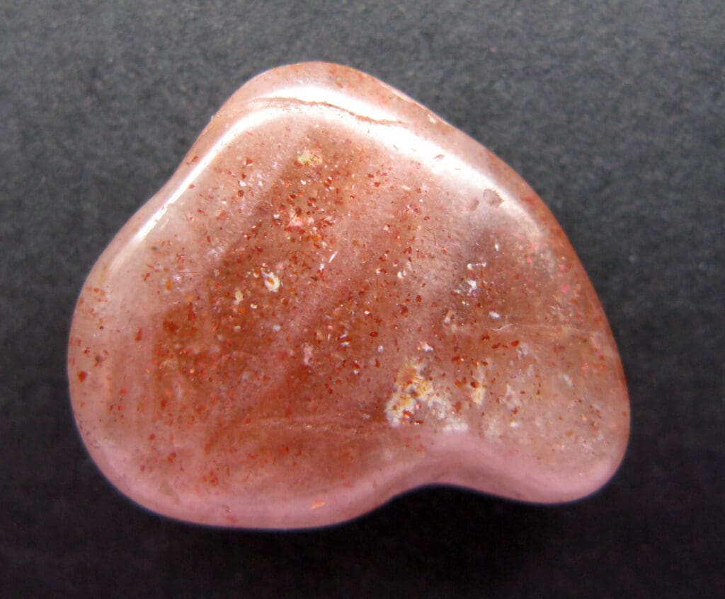 File:Oligoclase-Sunstone from India2.jpg