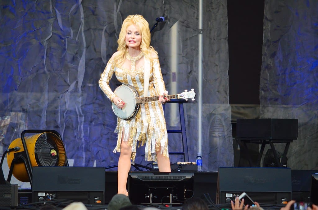 Dolly Parton On The Banjo