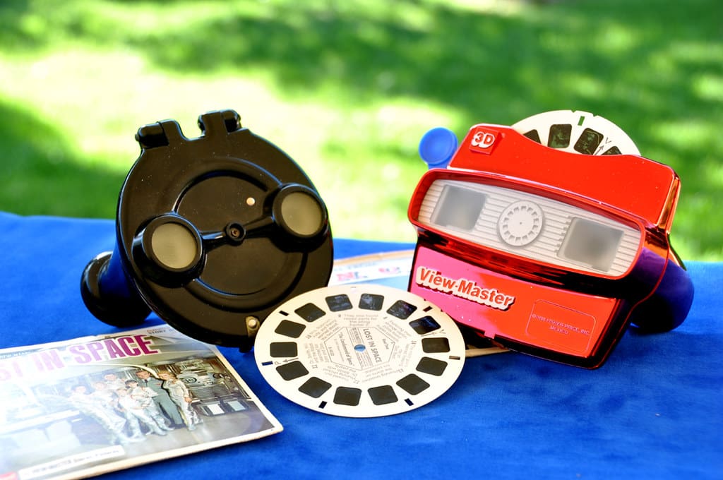 1944: Sawyers View-Master model B y 2004: View-Master 65th Anniversary