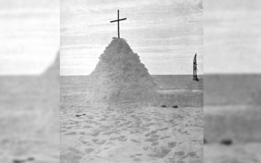 Cairn over the tent containing the bodies of Edward Adrian Wilson, Henry Robertson Bowers and Robert Falcon Scott