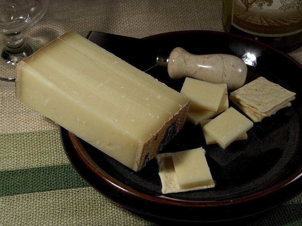 gruyere, cheese, dairy product, food, ingredient, meal, snack, yummy, fat, fatty, protein-rich, healthy, hearty, cheeses, gruyere, gruyere, gruyere, gruyere, gruyere