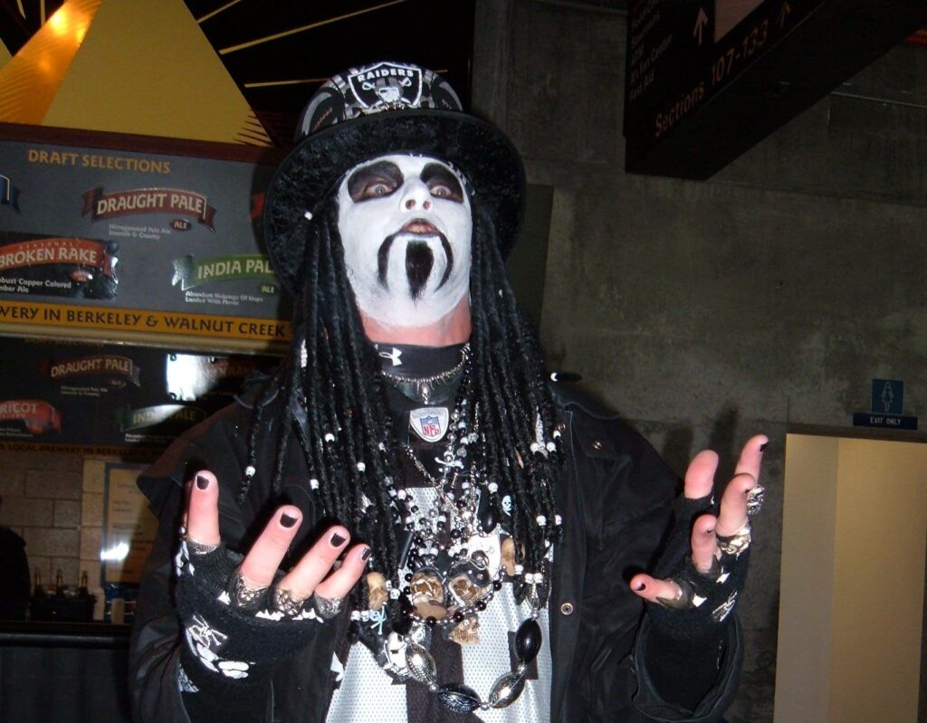 Raiders fan