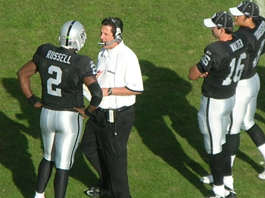 Raiders QBs in huddle at Falcons at Raiders 11-2-08