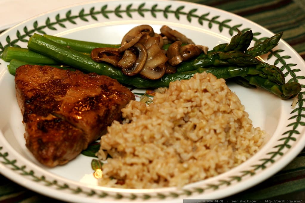 vegan seared ahi steak with asparagus, mushrooms, and brown rice - _MG_0184