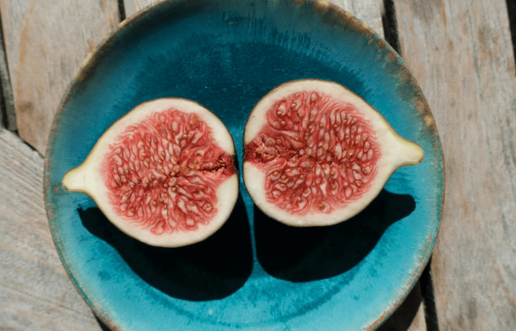 Fig sliced into halves