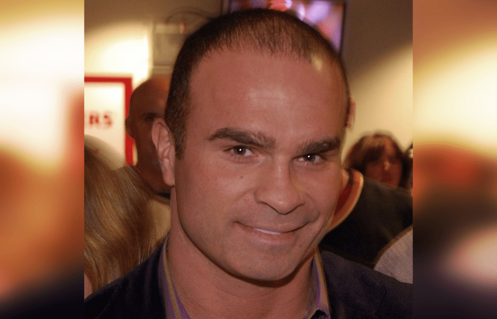 Tie Domi