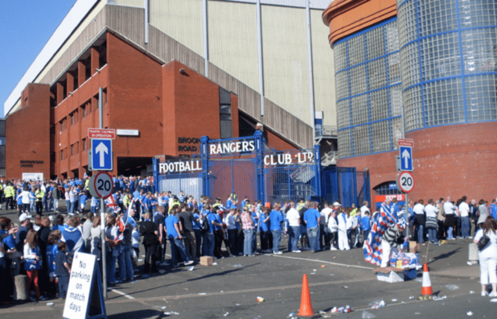 Texas Rangers fans line up outside stadium