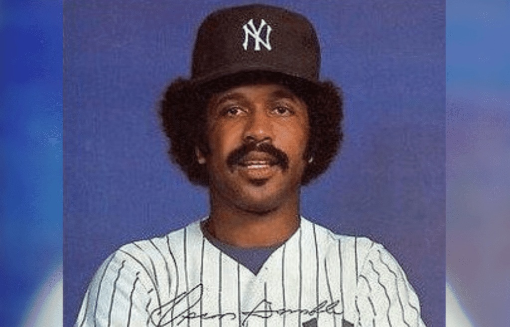 Oscar Gamble wear a New York Yankees cap