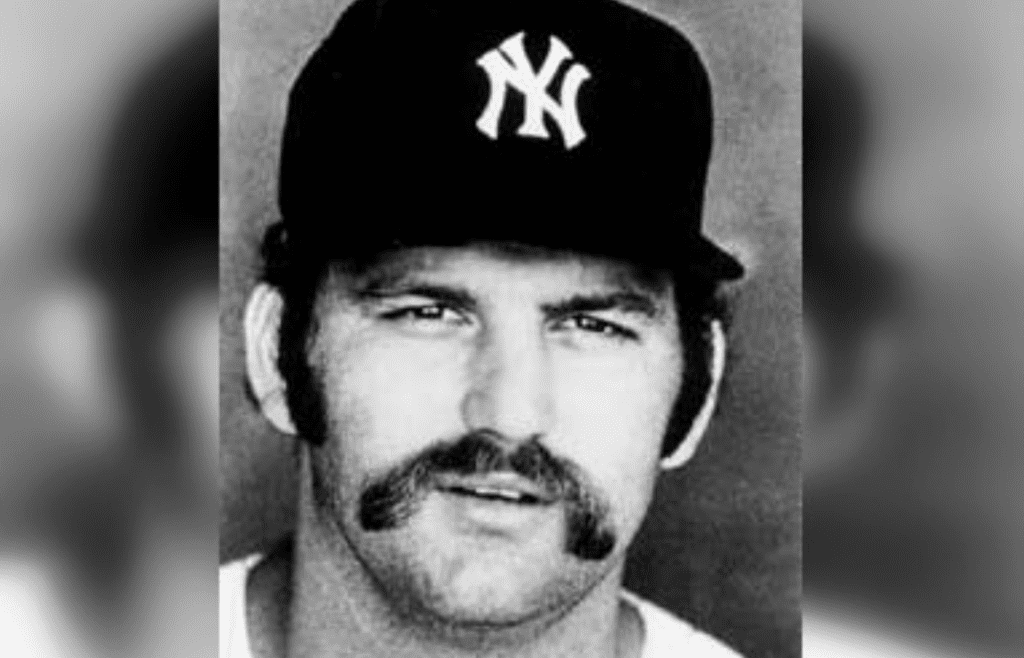 Thurman Munson wear a New York Yankees cap