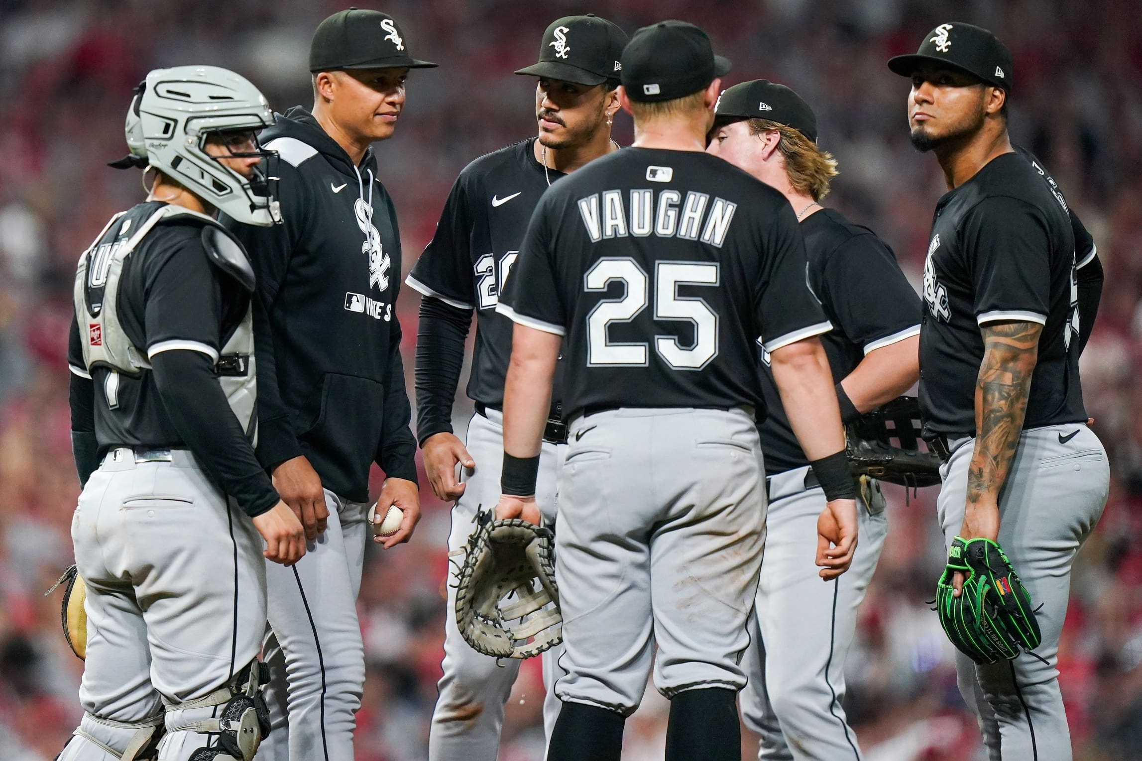 Chicago White Sox manager Will Venable speaks with players in the seventh inning of the MLB interleague game between the Cincinnati Reds and Chicago White Sox, Wednesday, May 14, 2025, at Great American Ball Park in Downtown Cincinnati. White Sox won 4-2.