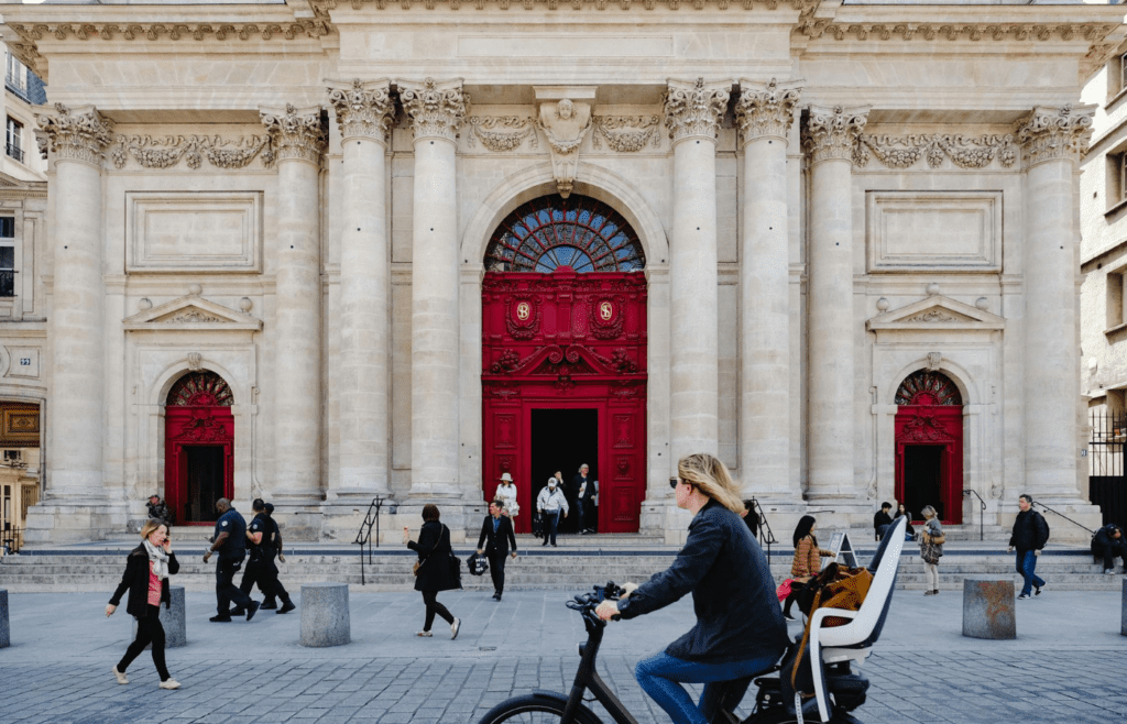 A traveler breezing past a long museum line