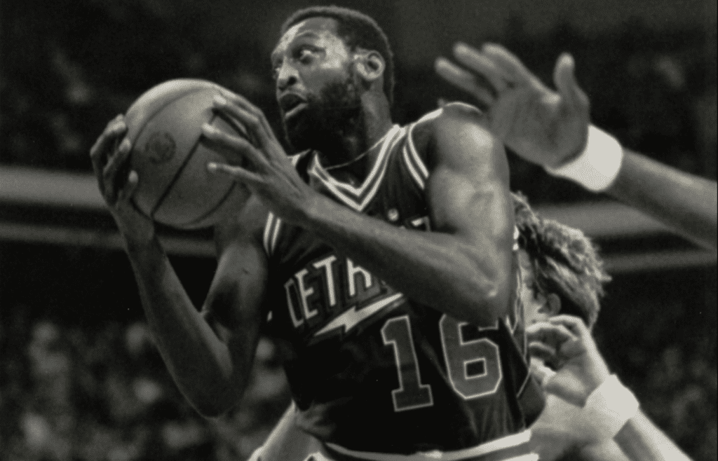 Mar 1978; Detroit, MI, USA; FILE PHOTO; Detroit Pistons center Bob Lanier (16) in action during the 1978 season. Mandatory Credit: Malcolm Emmons-Imagn Images