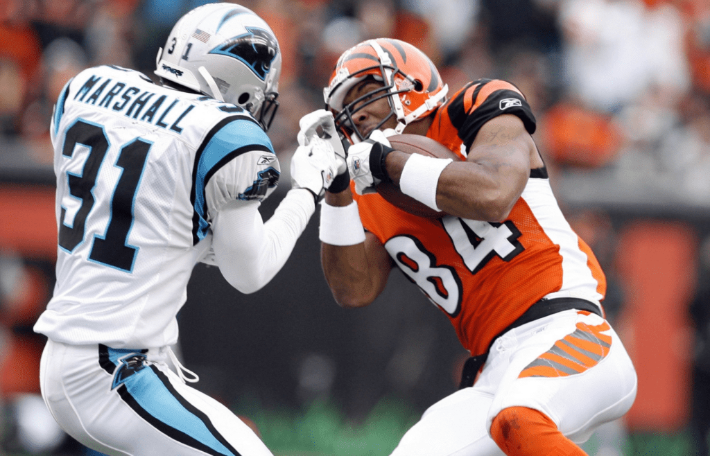 Oct 22, 2006; Cincinnati, OH, USA; Cincinnati Bengals receiver (84) TJ Houshmandzadeh catches a pass against Carolina Panthers cornerback (31) Richard Marshall at Paul Brown Stadium. The Bengals beat the Panthers 17-14. Mandatory Credit: Matthew Emmons-Imagn Images © copyright Matthew Emmons