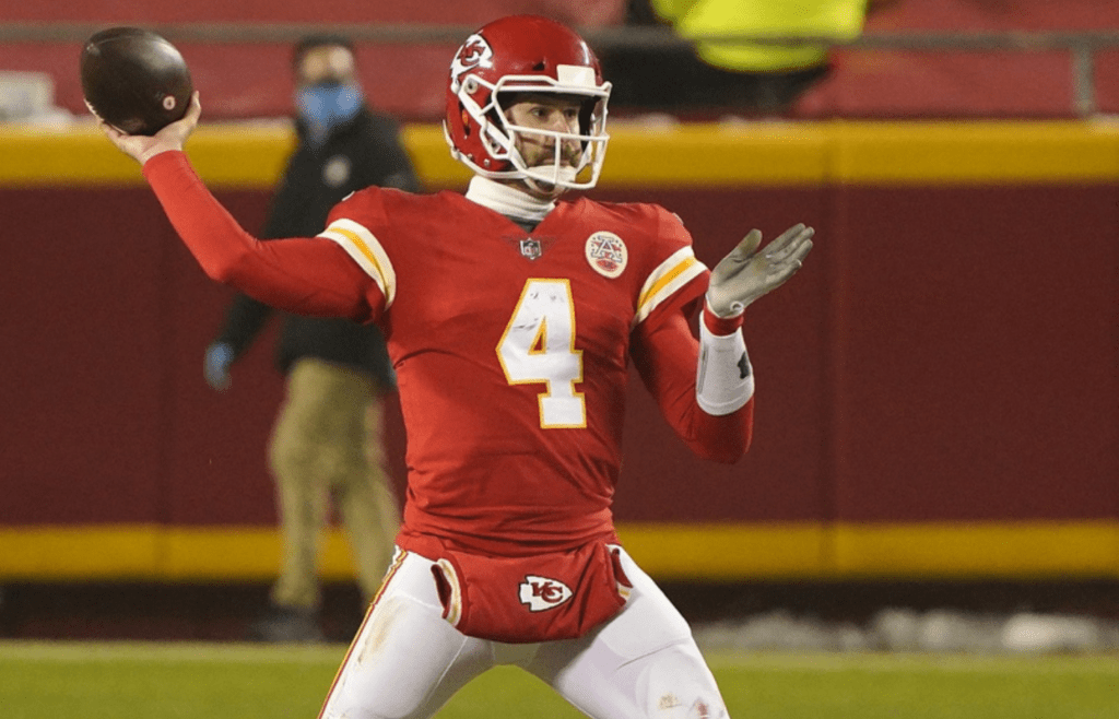 Jan 3, 2021; Kansas City, Missouri, USA; Kansas City Chiefs quarterback Chad Henne (4) throws a pass against the Los Angeles Chargers during the second half at Arrowhead Stadium. Mandatory Credit: Jay Biggerstaff-Imagn Images