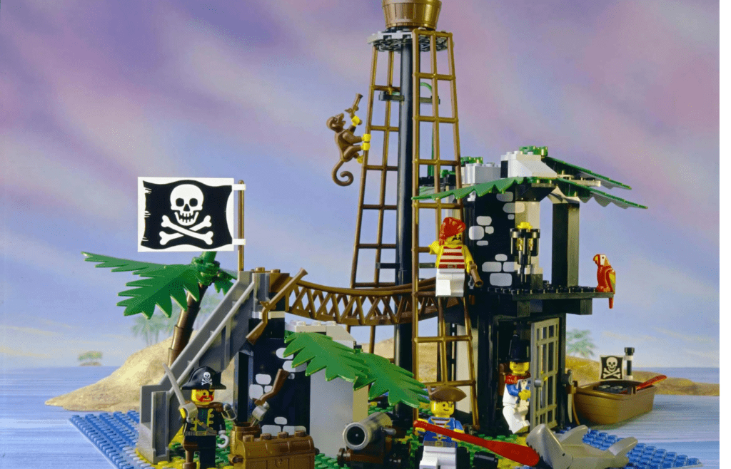 An old LEGO space or pirate set
