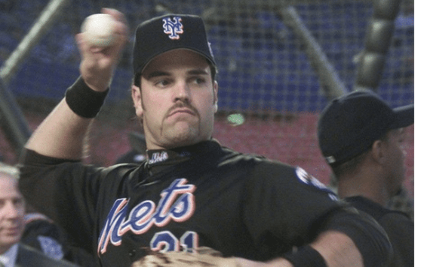Mets catcher Mike Piazza warms up his arm during practice before the fourth game of the World Series against the Yankees at Shea Stadium in Flushing, NY Wednesday October 25, 2000.