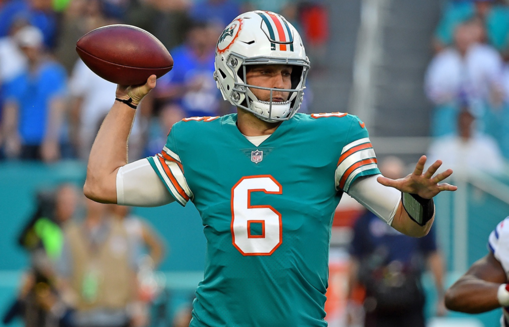 Dec 31, 2017; Miami Gardens, FL, USA; Miami Dolphins quarterback Jay Cutler (6) attempts a pass against the Buffalo Bills during the first half at Hard Rock Stadium. Mandatory Credit: Jasen Vinlove-Imagn Images