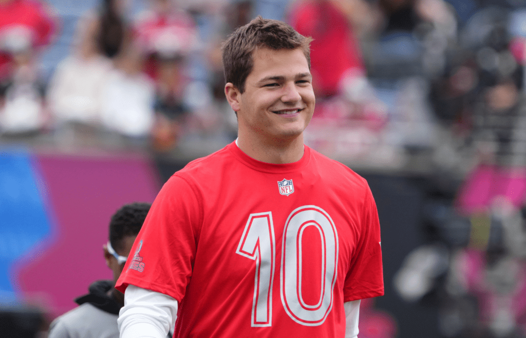 Feb 1, 2025; Orlando, FL, USA; New England Patriots quarterback Drake Maye (10) during AFC Practice for the Pro Bowl Games at Camping World Stadium. Mandatory Credit: Kirby Lee-Imagn Images