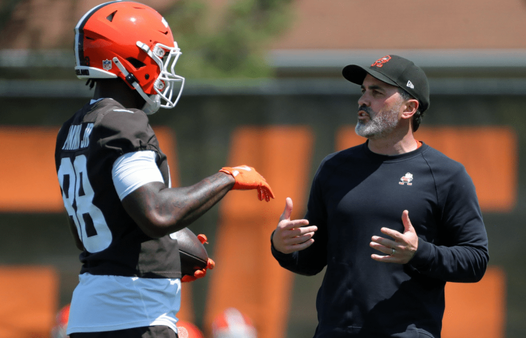 Cleveland Browns tight end Harold Fannin Jr. (88) speaks with head coach Kevin Stefanski during day two of NFL rookie minicamp at the Cleveland Browns training facility on Saturday, May 10, 2025, in Berea, Ohio.