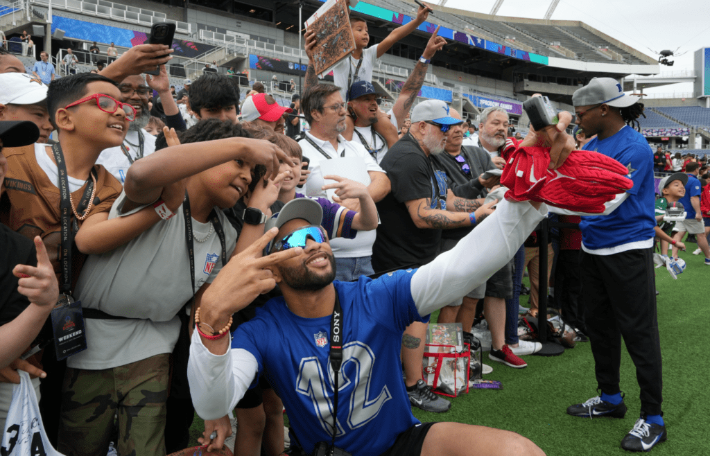Atlanta Falcons special teams player KhaDarel Hodge (12) poses with fans during NFC Practice for the Pro Bowl Games at Camping World Stadium