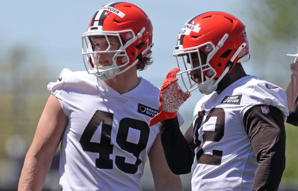 Cleveland Browns linebacker Carson Schwesinger (49) chats with linebacker Easton Mascarenas-Arnold during rookie minicamp May 9, 2025, in Berea, Ohio
