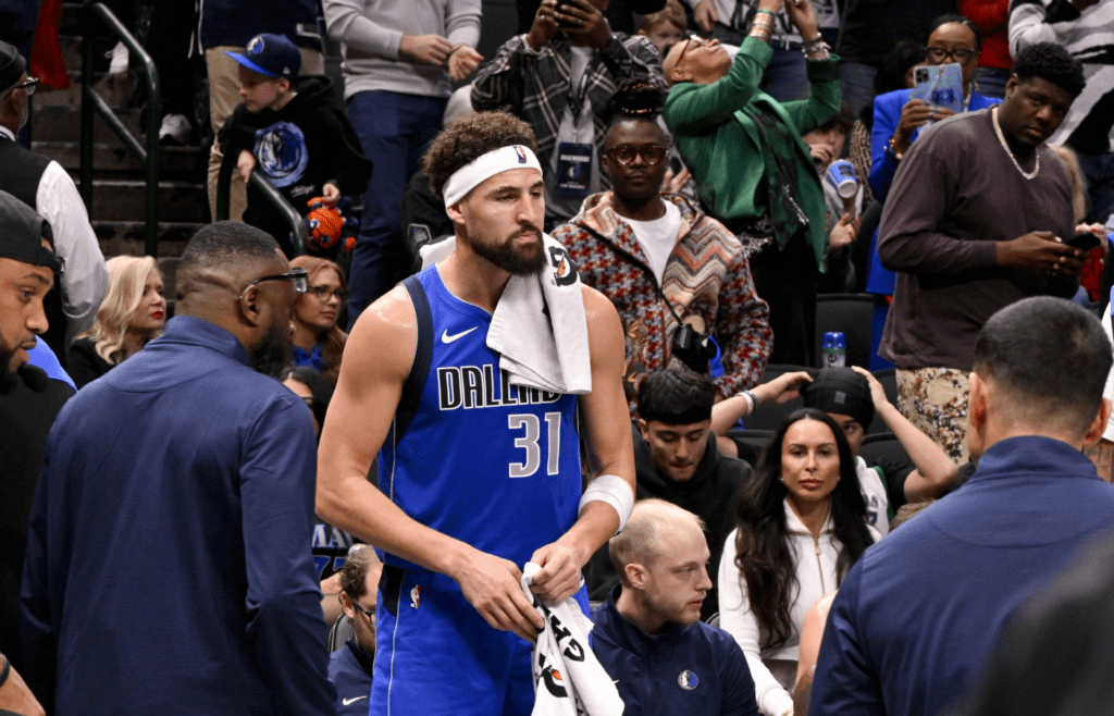 Dec 25, 2024; Dallas, Texas, USA; The Dallas Mavericks fans give a standing ovation for Dallas Mavericks guard Klay Thompson (31) after he makes a three point basket against the Minnesota Timberwolves to surpass Reggie Miller and move into fifth place on the all-time three-pointer list during the second half at the American Airlines Center. Mandatory Credit: Jerome Miron-Imagn Images