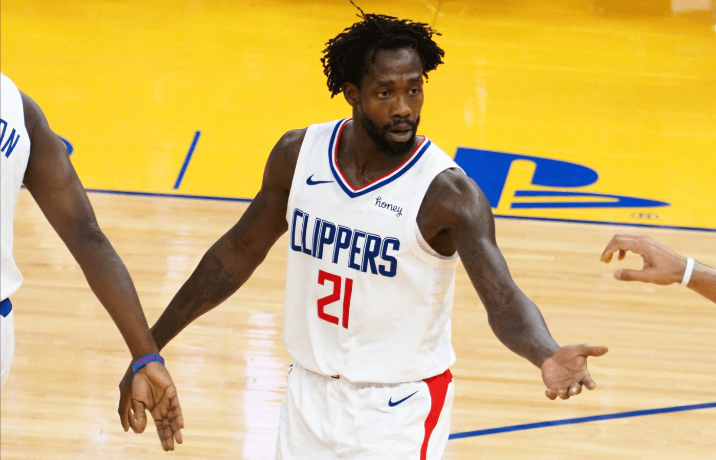 Jan 8, 2021; San Francisco, California, USA; Los Angeles Clippers guard Patrick Beverley (21) high fives teammates after a play against the Golden State Warriors during the second quarter at Chase Center. Mandatory Credit: Kelley L Cox-Imagn Images