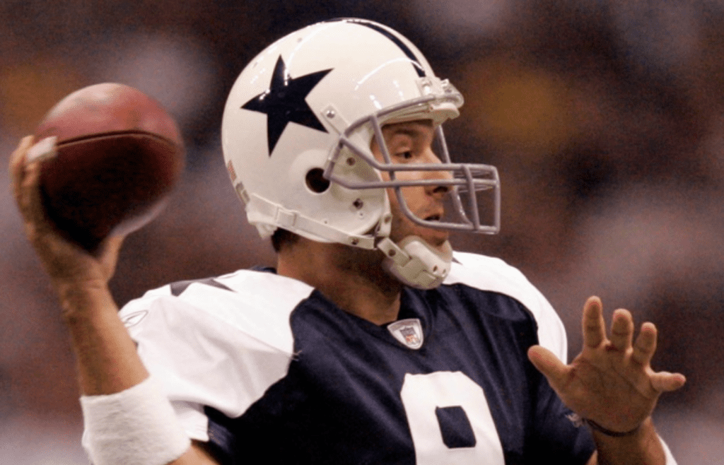 Dallas Cowboys quarterback Tony Romo gets off a pass during the first quarter of their game against the Green Bay Packers Thursday, November 29, 2007 at Texas Stadium in Irving, Texas. Packers30 Packerplus 6 Of Hoffman