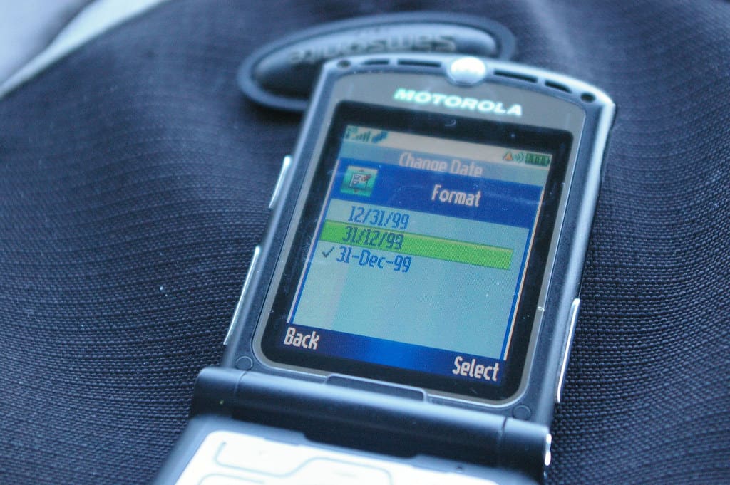 Motorola Razr V3 date-time format screen