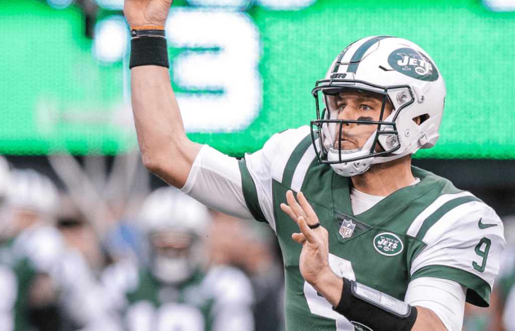 Dec 24, 2017; East Rutherford, NJ, USA; New York Jets quarterback Christian Hackenberg (5) passes the ball against the Los Angeles Chargers during the second half at MetLife Stadium. Mandatory Credit: Vincent Carchietta-Imagn Images