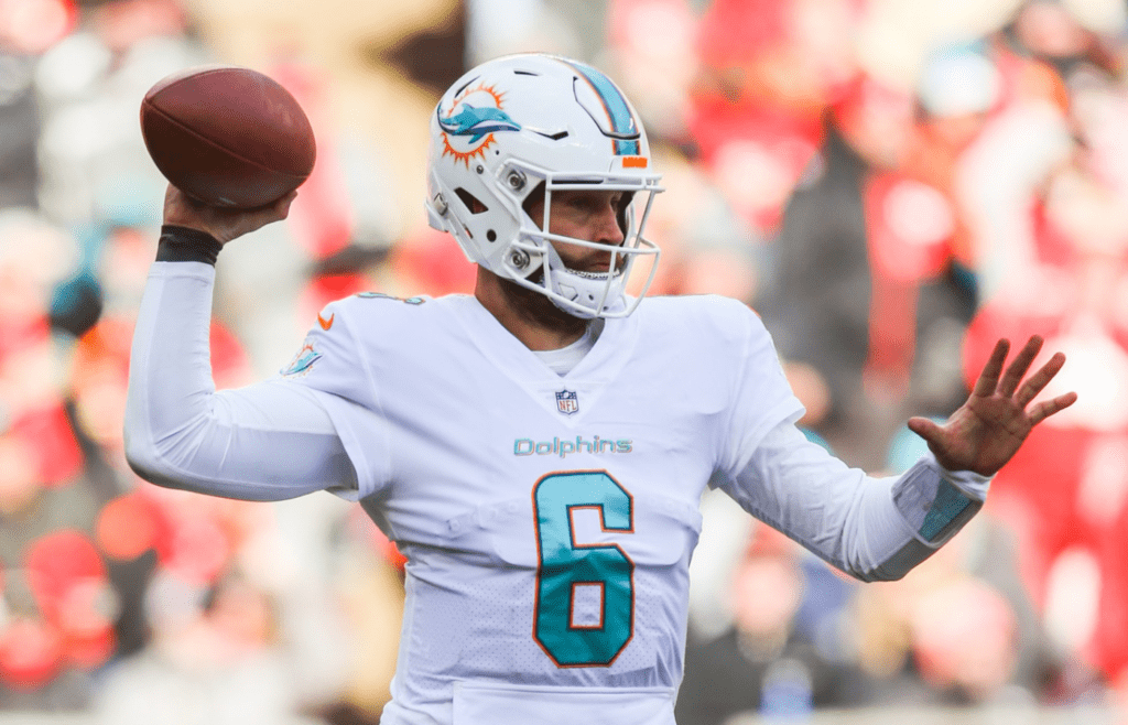 Dec 24, 2017; Kansas City, MO, USA; Miami Dolphins quarterback Jay Cutler (6) throws a pass against the Kansas City Chiefs in the second half at Arrowhead Stadium. Mandatory Credit: Jay Biggerstaff-Imagn Images
