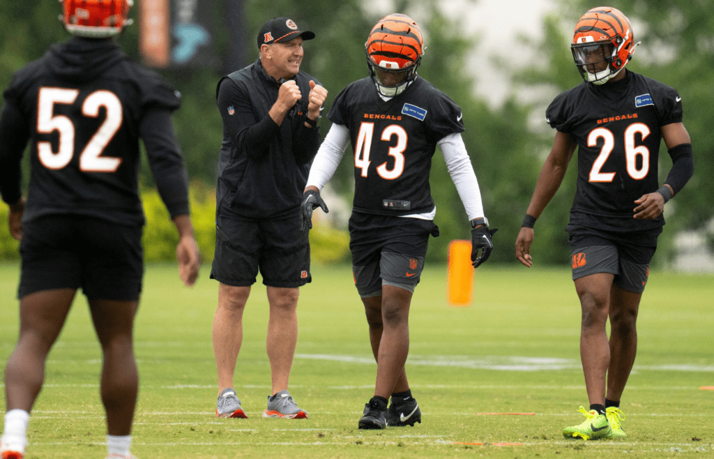 Cincinnati Bengals special teams coordinator Darrin Simmons coaches Cincinnati Bengals safety Jaylen Key (43) and Cincinnati Bengals safety Tycen Anderson (26) during the Cincinnati Bengals practice in Cincinnati on Tuesday, May 27, 2025.
