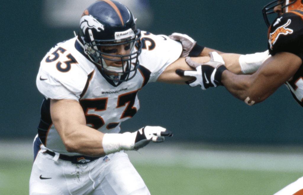 Oct 22, 2000; Cincinnati, OH, USA; Denver Broncos linebacker Bill Romanowski (53) in action against the Cincinnati Bengals at Paul Brown Stadium. The Bengals beat the Broncos 31-21. Mandatory Credit: Matthew Emmons-Imagn Images