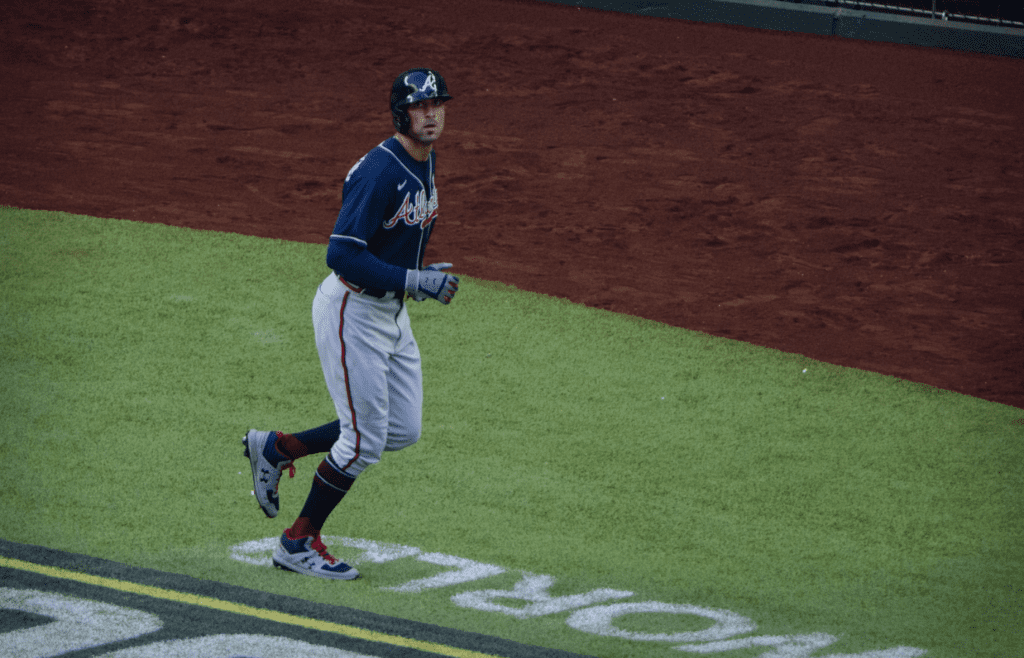 Oct 17, 2020; Arlington, Texas, USA; Atlanta Braves left fielder Nick Markakis (22) scores a run against the Los Angeles Dodgers during the seventh inning in game six of the 2020 NLCS at Globe Life Field. Mandatory Credit: Jerome Miron-Imagn Images