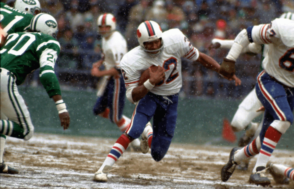 Dec 16, 1973; Flushing, NY, USA, FILE PHOTO; Buffalo Bills running back (32) O.J. Simpson breaks the single season NFL rushing with 2003 yards against the New York Jets at Shea Stadium. The Bills defeated the Jets 34-14. Mandatory Credit: Tony Tomsic-USA TODAY NETWORK Most unbreakable records in Bills team history