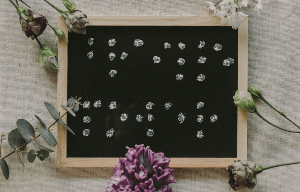 Artificial flowers in a DIY project