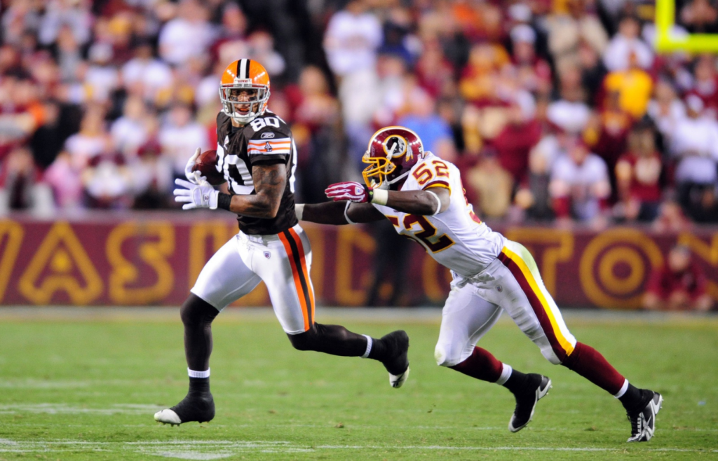 Oct 19, 2008; Landover, MD, USA; Cleveland Browns tight end Kellen Winslow (80) carries the ball after a catch as Washington Redskins linebacker Rocky McIntosh (52) defends at FedEx Field. Mandatory Credit: James Lang-Imagn Images