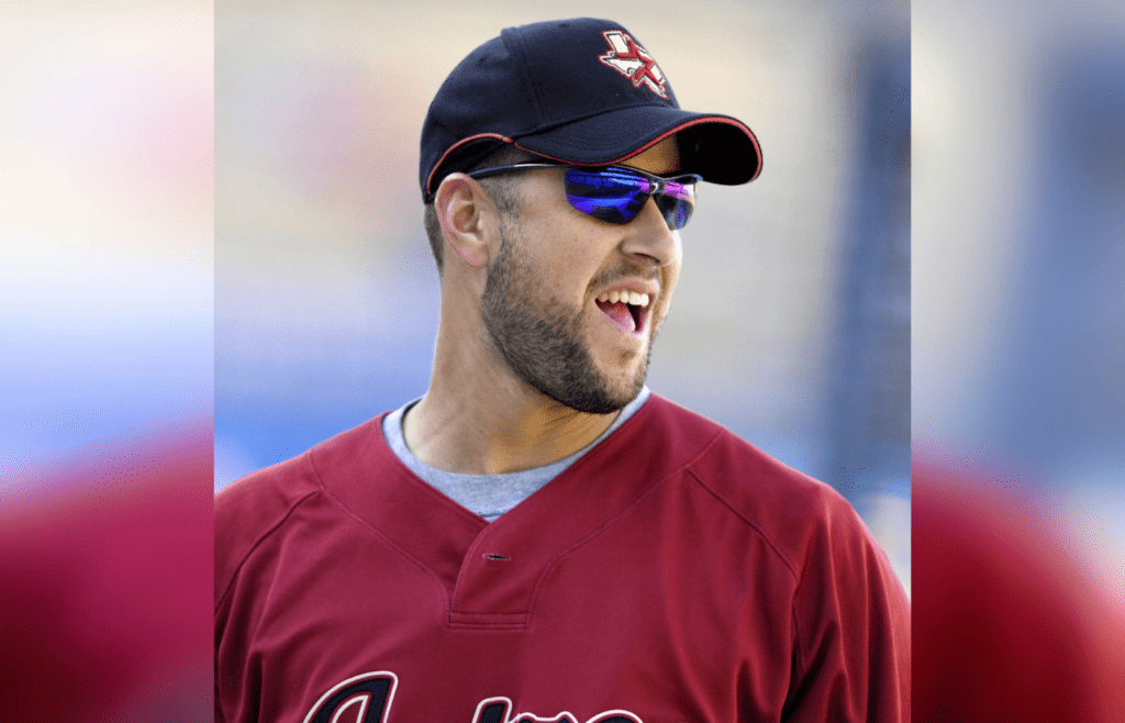 Houston Astros catcher Eric Munson (13) during batting practice before their game against Los Angeles Dodgers at Dodger Stadium.