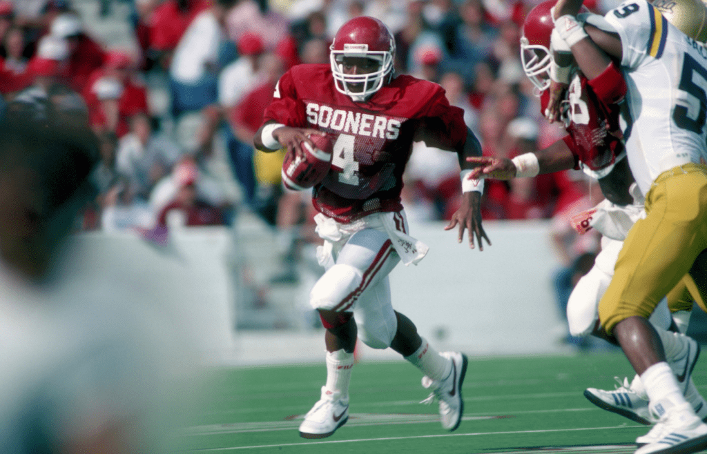 Sep 1986; Norman, OK, USA; FILE PHOTO; Oklahoma Sooners quarterback #4 Jamelle Holieway in action against UCLA during the 1986 season. Mandatory Credit: Photo By Malcolm Emmons-Imagn Images Copyright (c) Malcolm Emmons