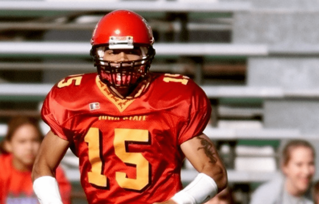 Nov. 3, 2001: Seneca Wallace looks down field for receiver in game against Kansas State in Ames. Seneca Wallace 2001