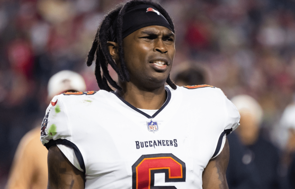 Dec 25, 2022; Glendale, Arizona, USA; Tampa Bay Buccaneers wide receiver Julio Jones (6) against the Arizona Cardinals at State Farm Stadium. Mandatory Credit: Mark J. Rebilas-Imagn Images