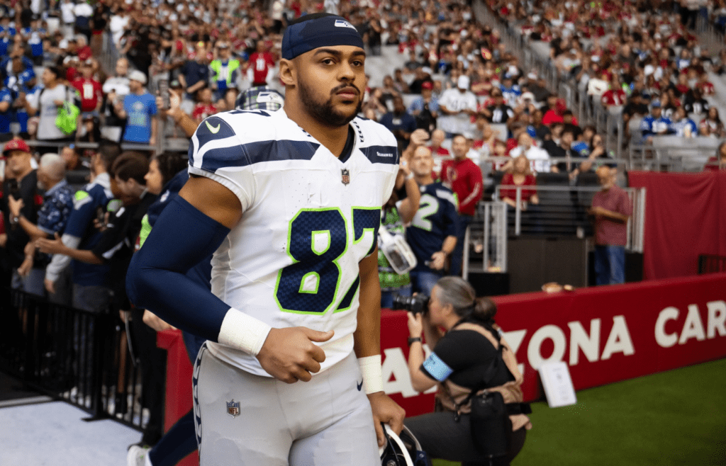 Seattle Seahawks tight end Noah Fant (87) against the Arizona Cardinals at State Farm Stadium