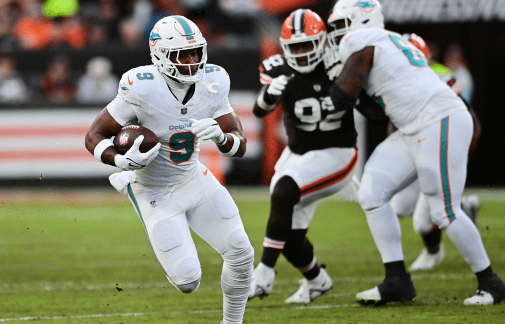 Miami Dolphins tight end Jonnu Smith (9) runs with the ball after a catch during the first half against the Cleveland Browns at Huntington Bank Field.