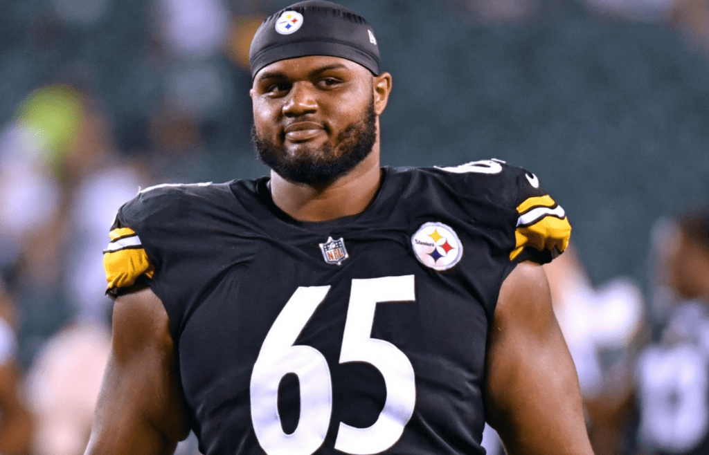 Aug 12, 2021; Philadelphia, Pennsylvania, USA; Pittsburgh Steelers offensive tackle Dan Moore Jr. (65) against the Philadelphia Eagles at Lincoln Financial Field. Mandatory Credit: Eric Hartline-Imagn Images