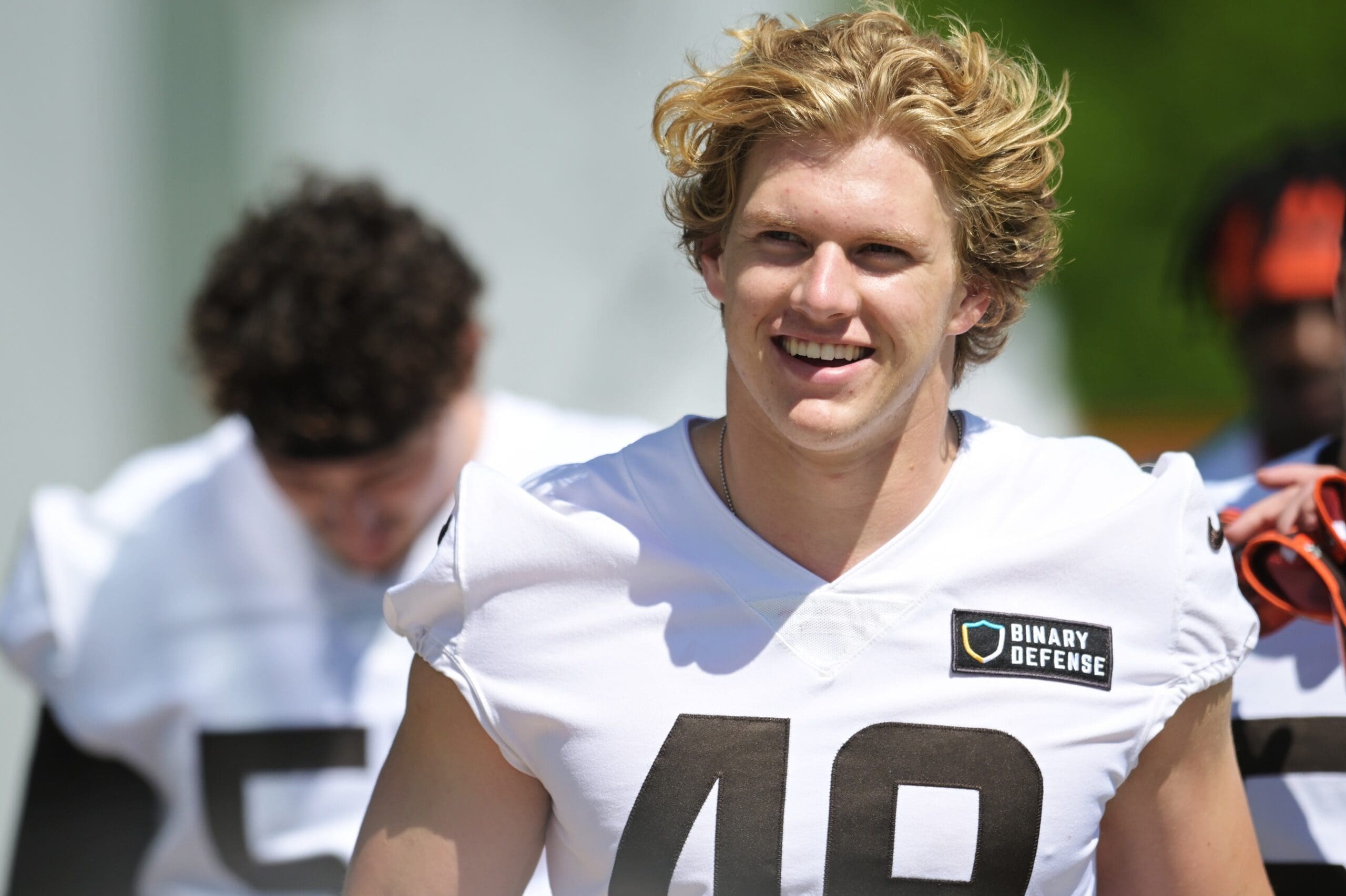 May 9, 2025; Berea, OH, USA; Cleveland Browns linebacker Carson Schwesinger (49) walks off the field after rookie minicamp at CrossCountry Mortgage Campus. Mandatory Credit: Ken Blaze-Imagn Images