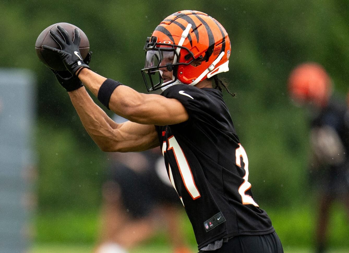 Cincinnati Bengals halfback Zack Moss (31) catches a pass during the Cincinnati Bengals practice in Cincinnati on Tuesday, May 27, 2025.