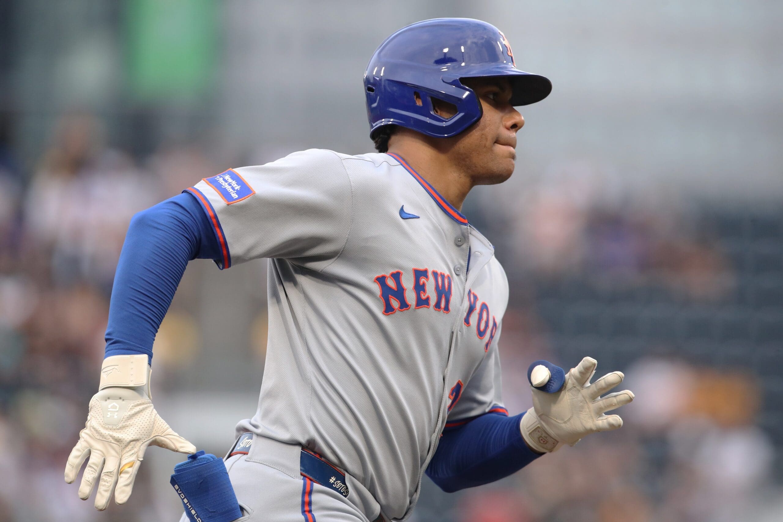 Jun 27, 2025; Pittsburgh, Pennsylvania, USA; New York Mets right fielder Juan Soto (22) circles the bases on a solo home run against the Pittsburgh Pirates during the fourth inning at PNC Park. Mandatory Credit: Charles LeClaire-Imagn Images
