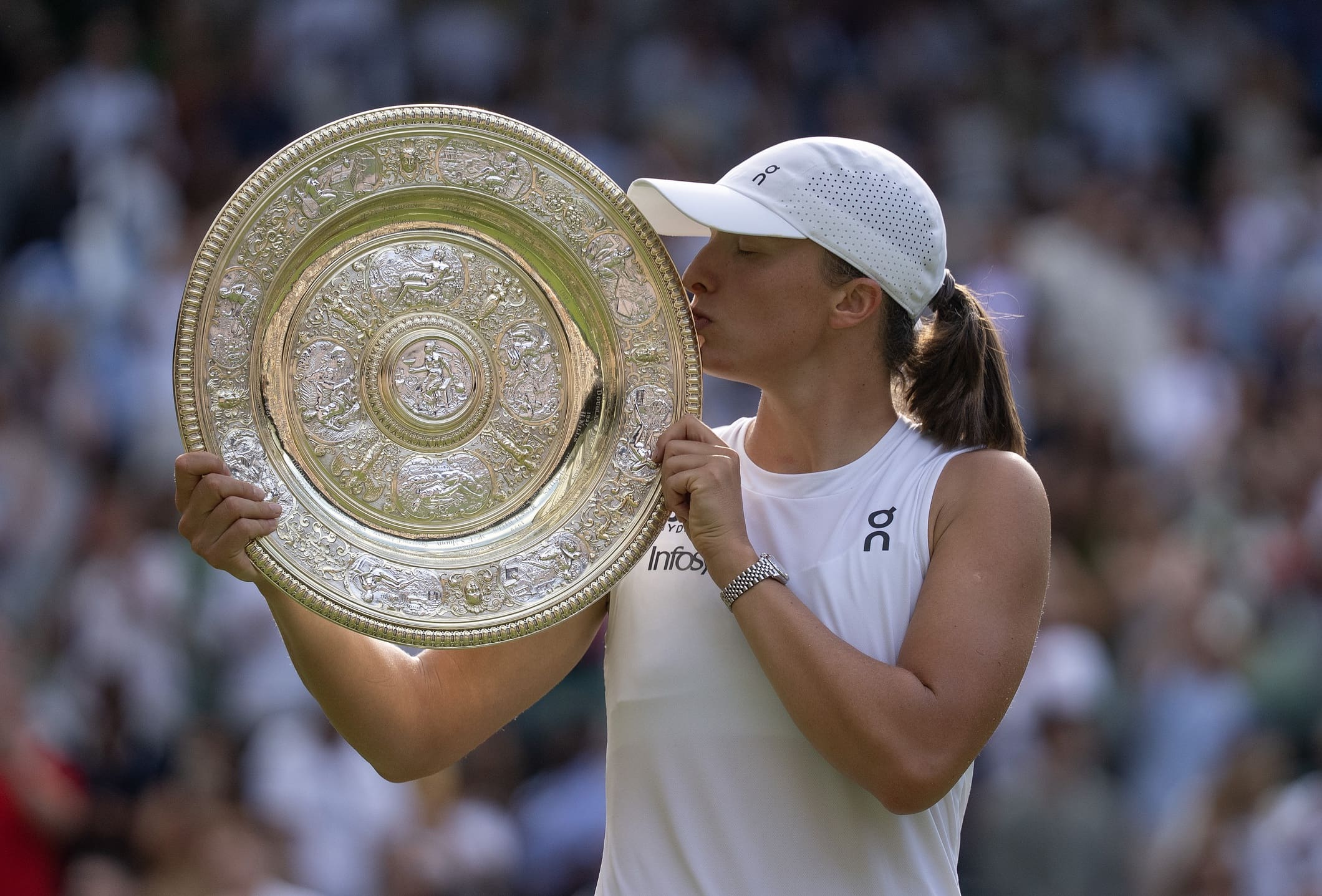 Jul 12, 2025; Wimbledon, United Kingdom; Iga Swiatek of Poland kisses the trophy after winning the women’s final match against Amanda Anisimova of the United States on day 13 at All England Lawn Tennis and Croquet Club. Mandatory Credit: Susan Mullane-Imagn Images