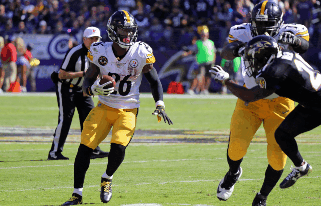 Oct 1, 2017; Baltimore, MD, USA; Pittsburgh Steelers running back LeVeon Bell (26) runs for a gain against the Baltimore Ravens at M&T Bank Stadium. Mandatory Credit: Mitch Stringer-Imagn Images